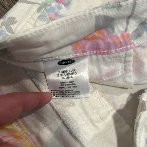 Old Navy floral Pixie pants - Picture 2 of 2
